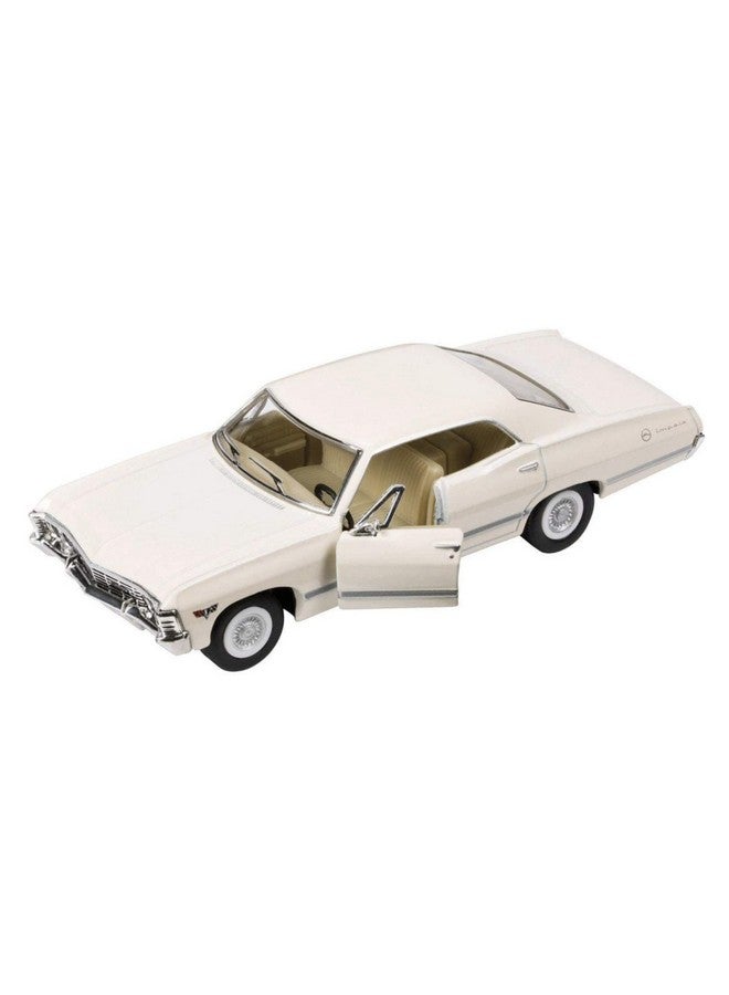 Kinsmart كي إن إس مارت - نموذج مقياس 1/43 متوافق مع شيفروليه إمبالا 1967 (أبيض) - Image 1