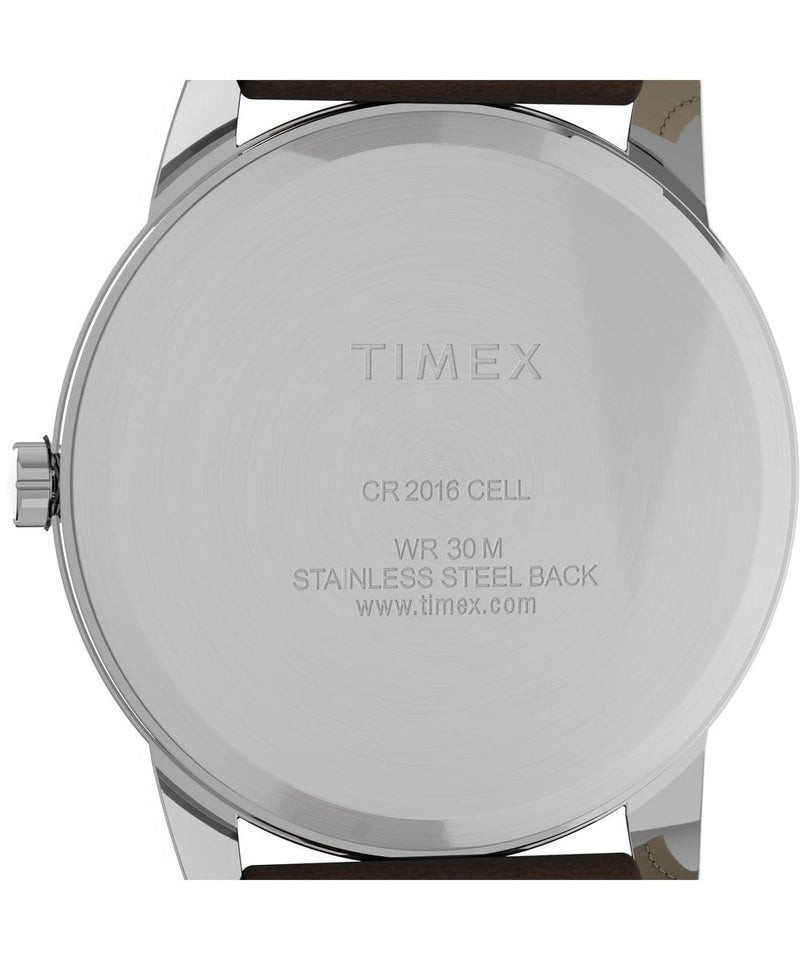 TIMEX ساعة تيمكس للرجال سهلة القراءة 35 مم بتقويم اليوم والتاريخ - علبة فضية مع قرص أبيض وحزام جلد بني داكن - Image 4