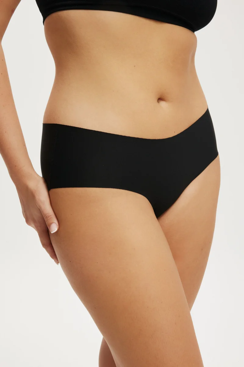 Body THE INVISIBLE BOYLEG BRIEF