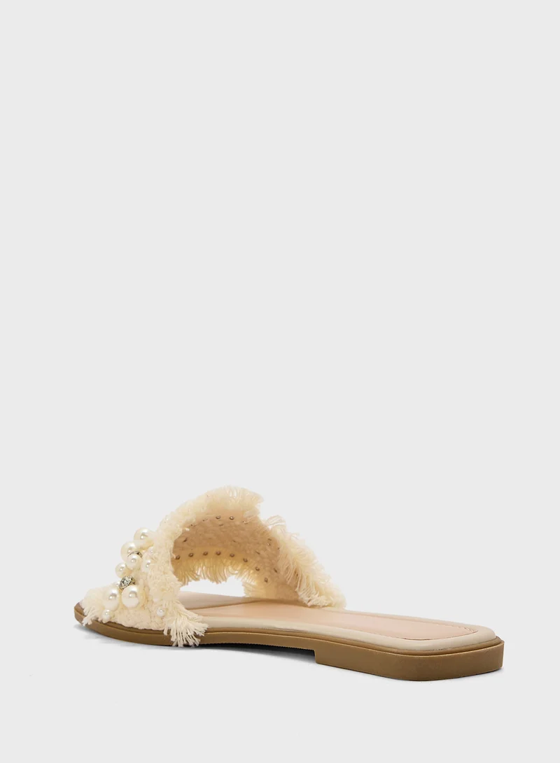 ترافل من نمشي Pearl And Diamante Detail Flat Sandal