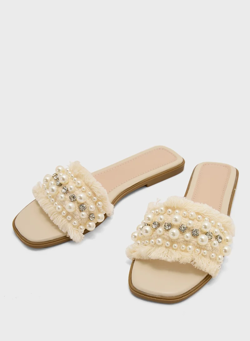 ترافل من نمشي Pearl And Diamante Detail Flat Sandal
