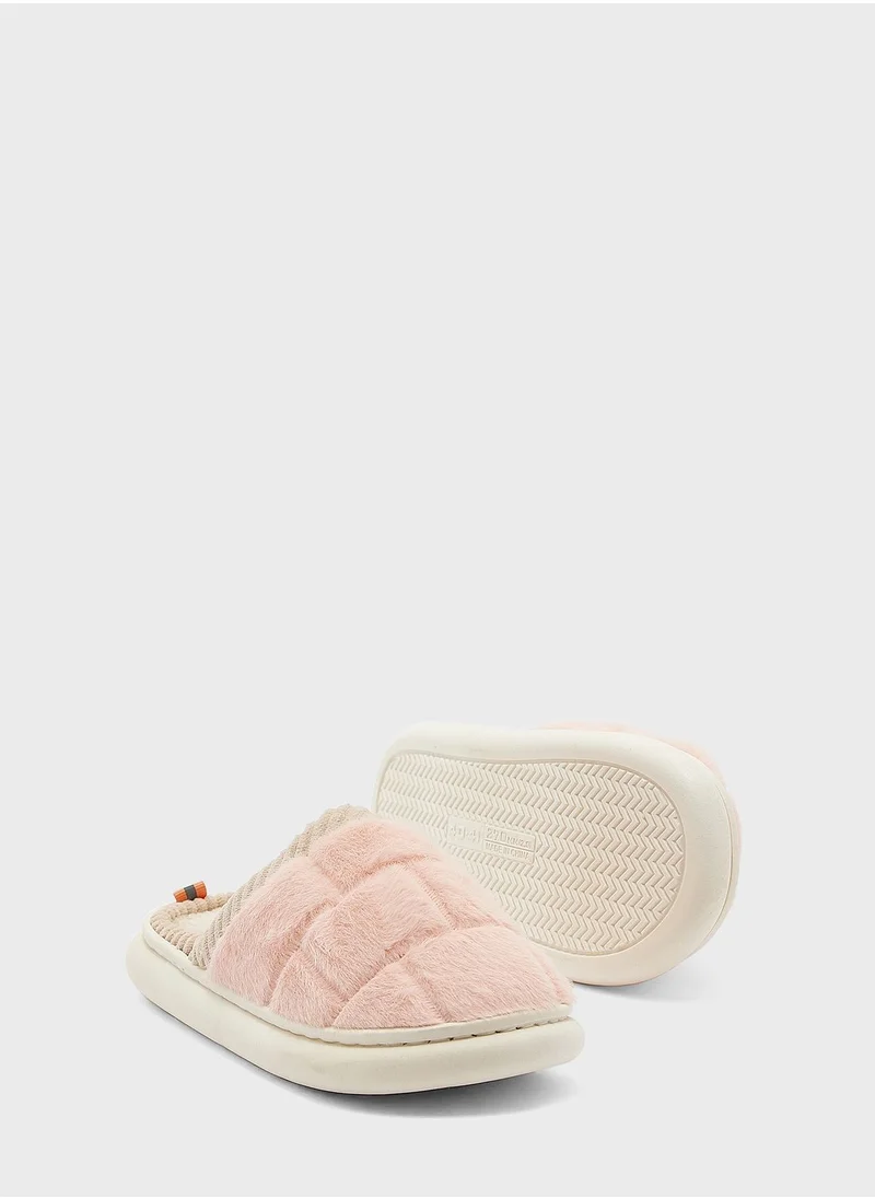 Ginger Checker Pattern Closed Toe Bedroom Slipper