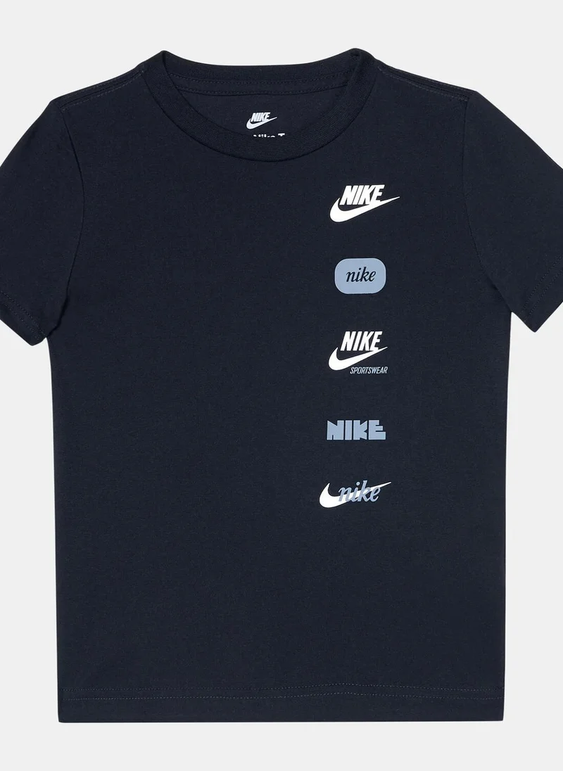 نايكي Kids' Club+ Badge T-Shirt (Babies and Younger Kids)
