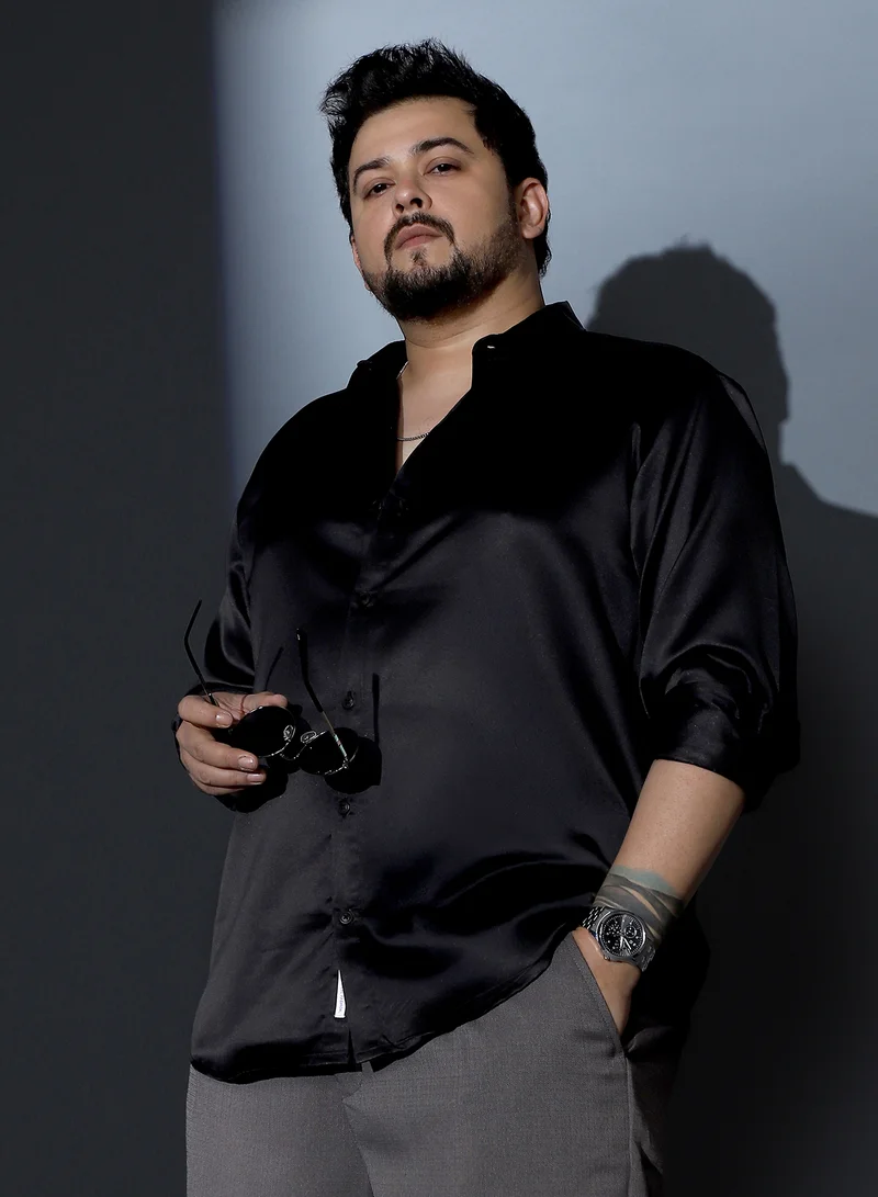 Instafab Plus Instafab Plus Men Solid-Satin Regular Shirt | Spread Collar , Long Cuffed Sleeves | Button Closure , Curved Hem | Solid Plain Material | Woven Fabric For Party & Evening Wear | Midnight Black