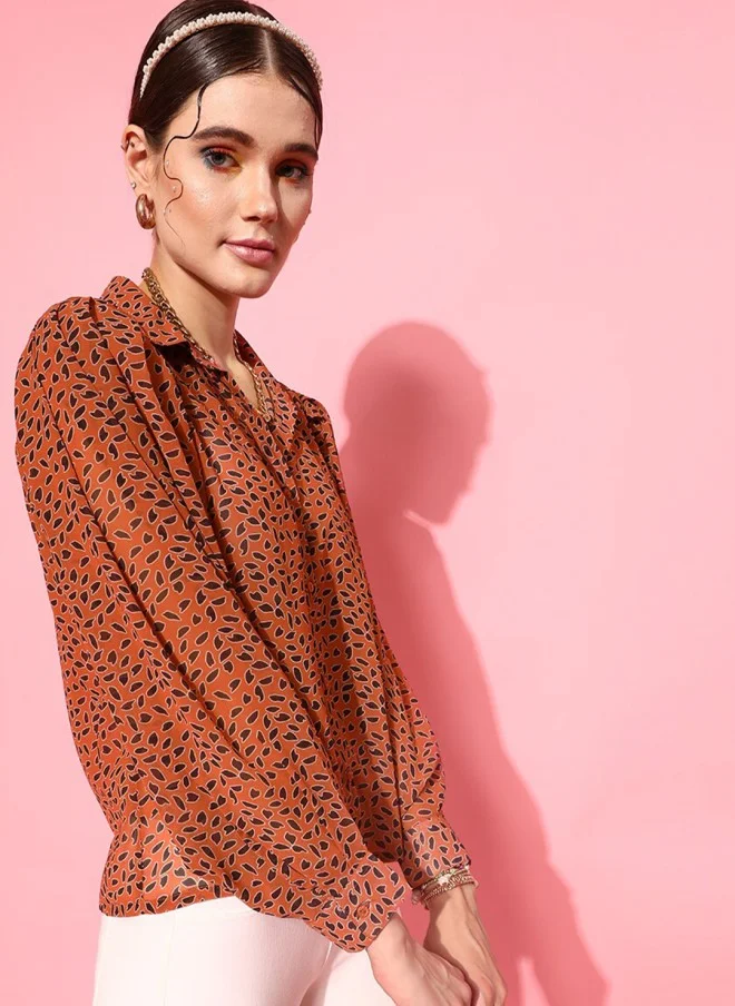 STREET 9 قميص نسائي كاجوال مطبوع شفاف بلون الصدأ