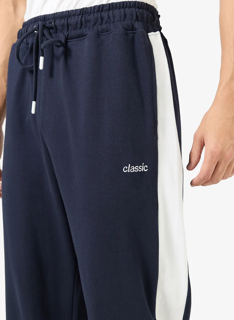 سفنتي فايف بنطال رياضي مطرز بالجانب