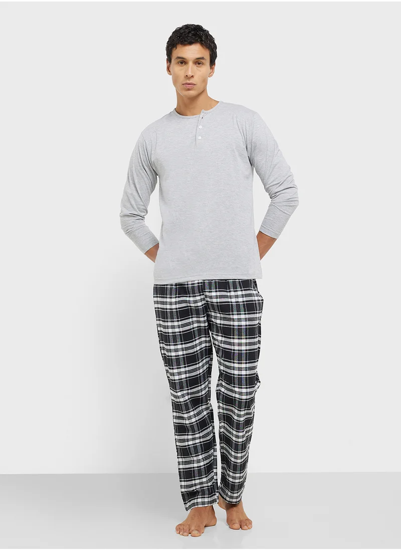 سفنتي فايف Nightwear T-Shirt & Pants Set