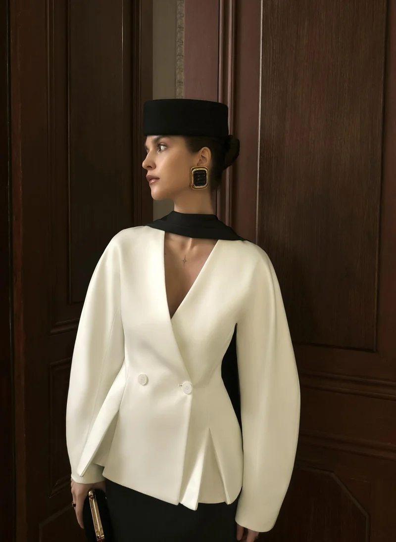 Lichi Jacket with voluminous sleeves and waist pleats