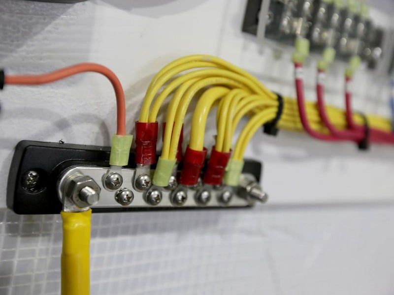 Blue Sea Systems 2300 150 Amp Common BusBar with 10 screws and a cover - Image 1