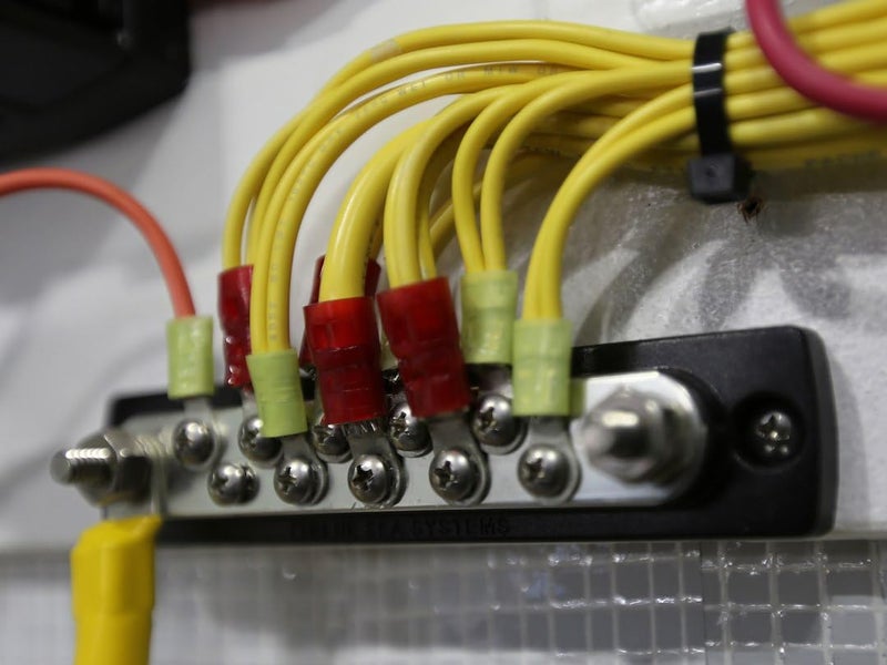 Blue Sea Systems 2300 150 Amp Common BusBar with 10 screws and a cover - Image 2