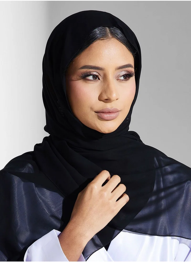 Meem by Mariyah Contrast Detail Abaya