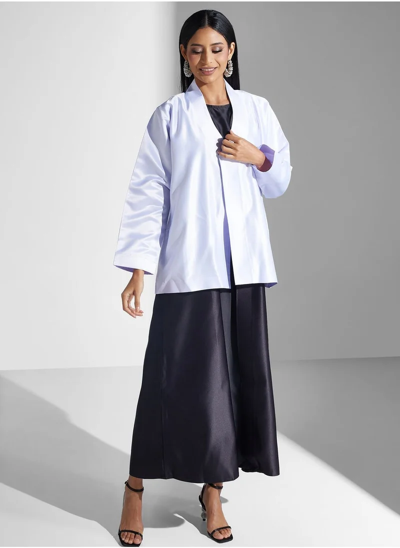 Meem by Mariyah Contrast Detail Abaya