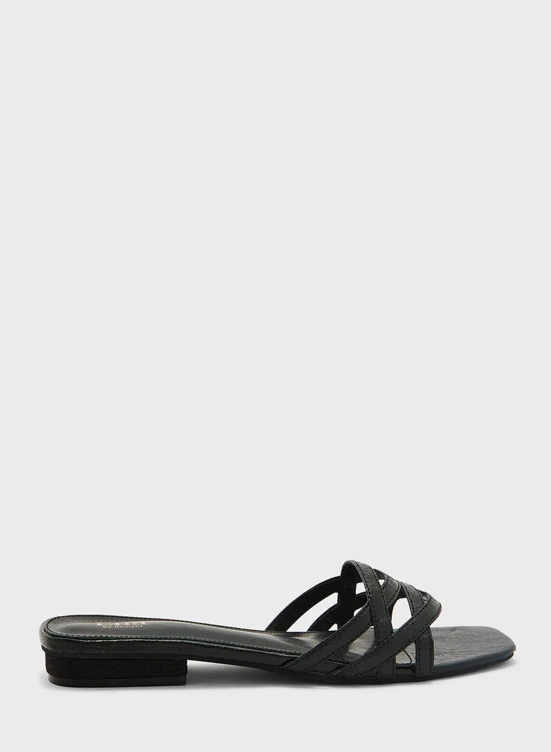 ايلا Crossover Flat Sandals