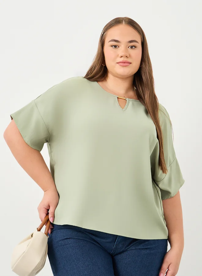 Styli Styli Plus Green Blouse with Keyhole Neck