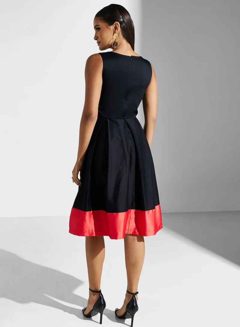 جولدن ابل Panel Hem Dress