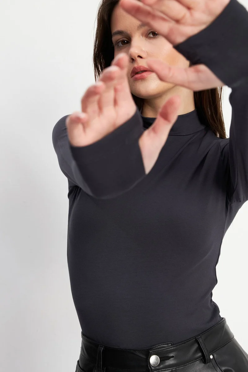 Bipantolon BIPANTOLON Women's Slim Fit Half Turtleneck Bodysuit