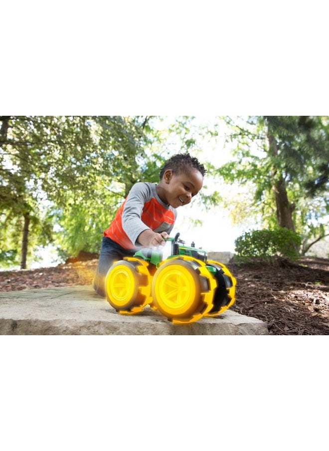 جون دير جرار Monster Treads Lightning Wheels Deluxe المضيء من John Deere Tractor Toys - جرار Monster Truck المضيء مع أضواء وأصوات قوس قزح متوسطة الحجم  - Image 3
