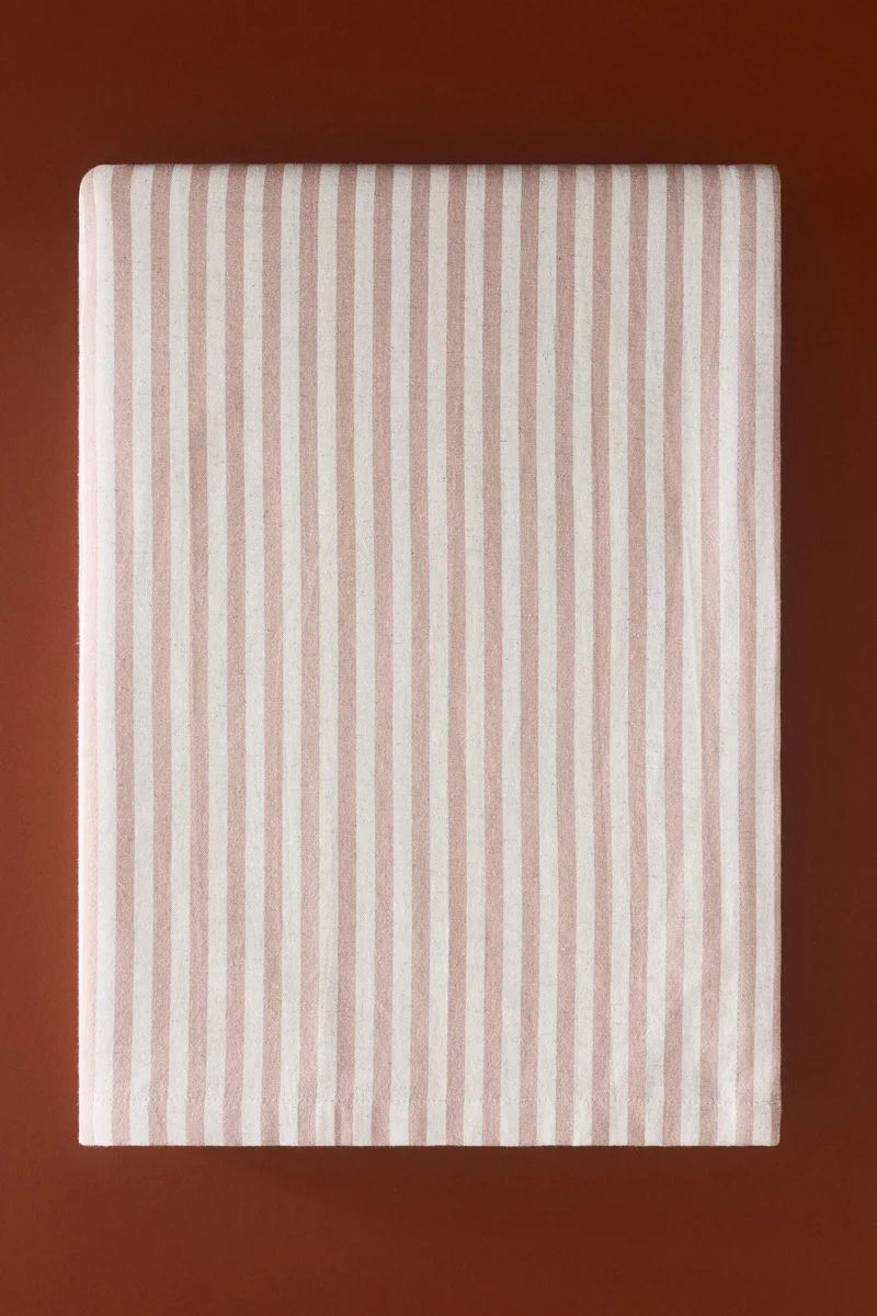 اتش اند ام مفرش طاولة من مزيج الكتان