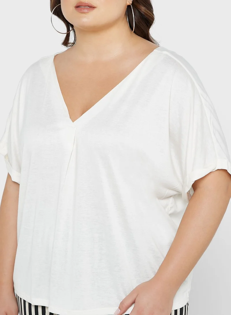 Vero Moda Curve V-Neck Knitted Top