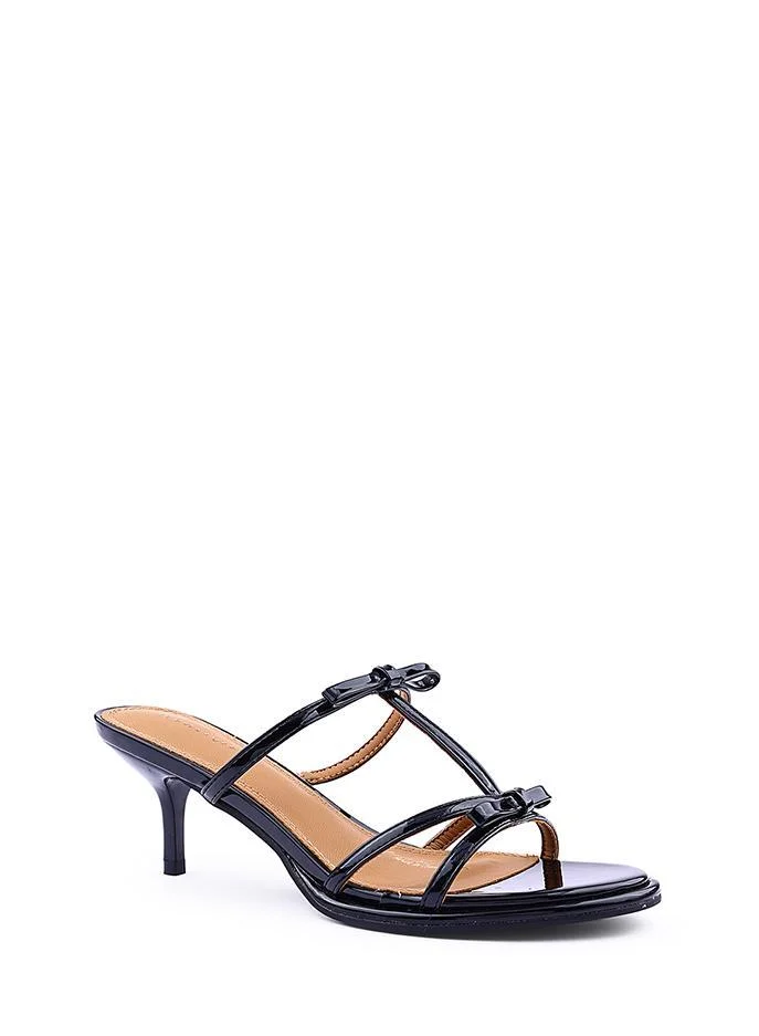 أيقون صنادل نسائية بكعب وحزام متقاطع