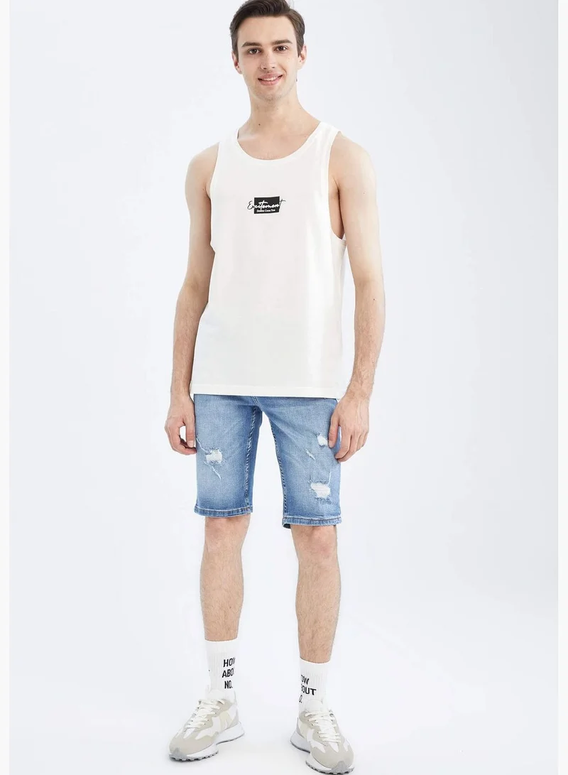 ديفاكتو Slim Fit Sleeveless Minimal Slogan Print Vest