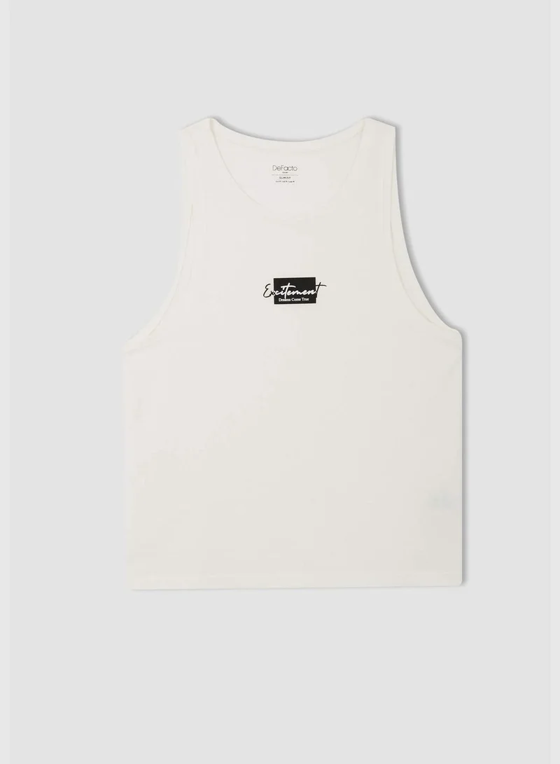 ديفاكتو Slim Fit Sleeveless Minimal Slogan Print Vest