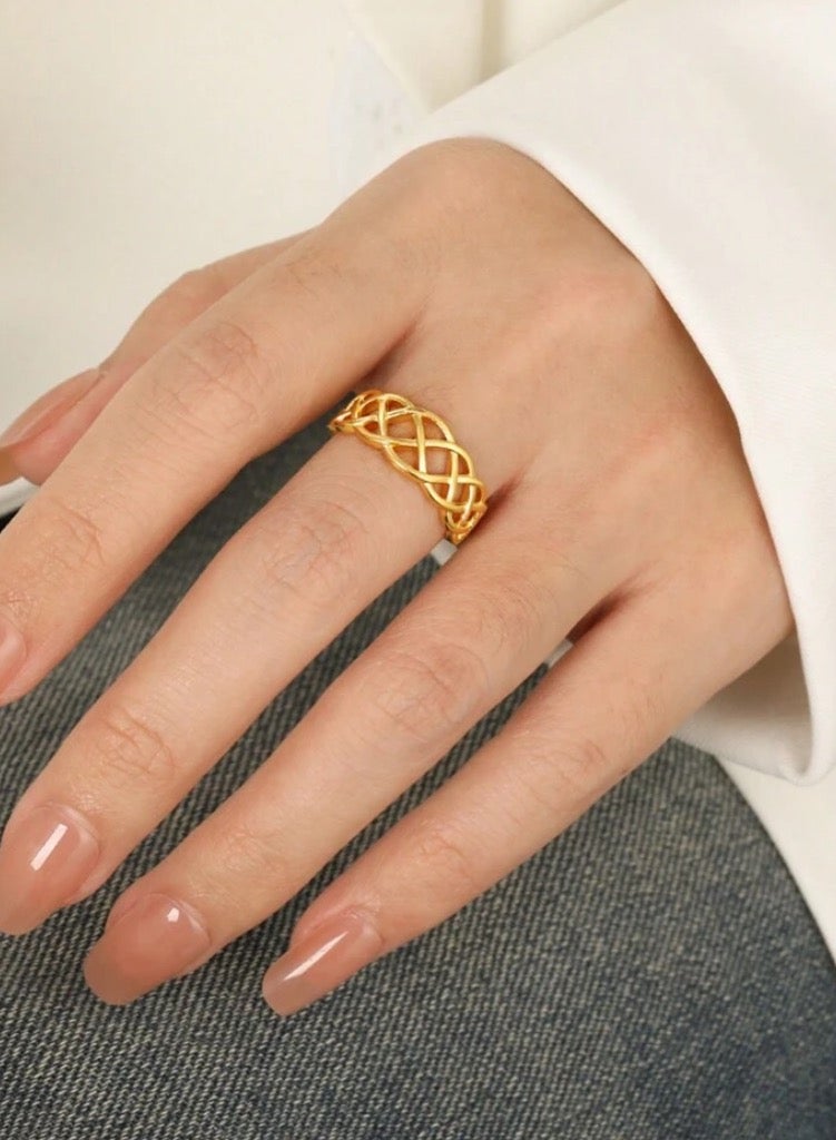 جوليري بالاس خاتم نسائي انيق من الاستانلس ستيل مطلي باللون الذهبي عيار ١٨ - Image 1