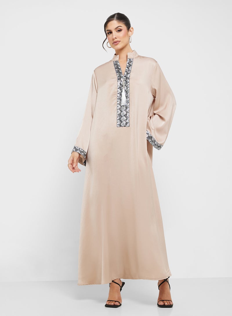 Khizana Embroidered Jalabiya  - Image 4