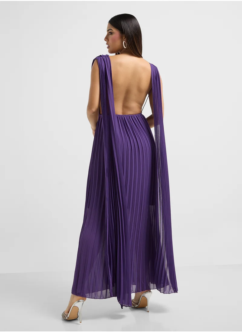 ايلا Backless Dress With Cape Trail