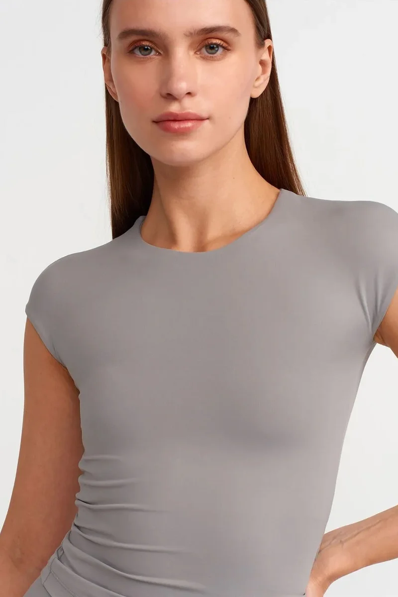 DILVIN Women's Slim Fit Crew Neck T-Shirt
