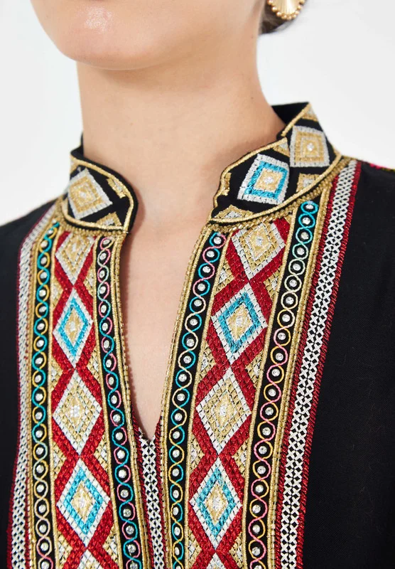 Thouq Mandarin Collar Embroidered Jalabiya