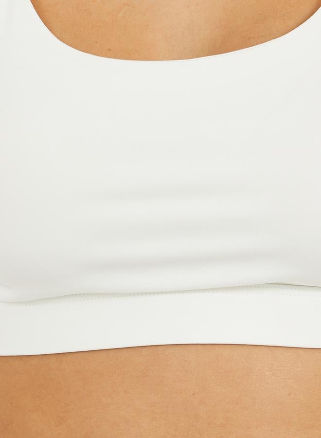 Styli Contrast String Strap Back Detail Sports Bra  - Image 3