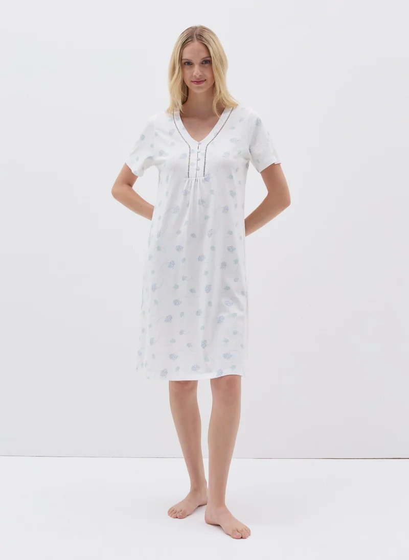 او في اس Nightdress with V neck and buttons