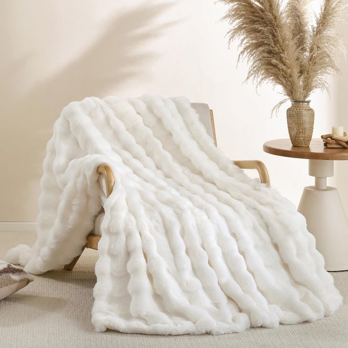 FAUX FUR THROW BLANKET FOR COUCH CREAM WHITE FLUFFY COZY RABBIT FLEECE PLUSH SOFT BUBBLE BLANKET FOR SOFA BED FOR MOM WARM FUZZY HOME ROOM DECOR THROW 60 X 80