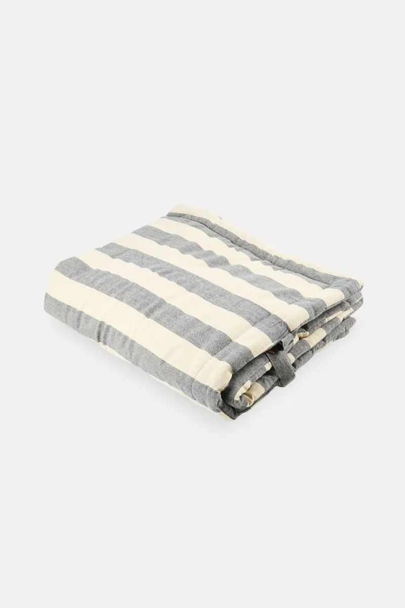 Muy Mucho Quilted Pet Blanket 100 x 80 x 2,5 cm, Grey/White