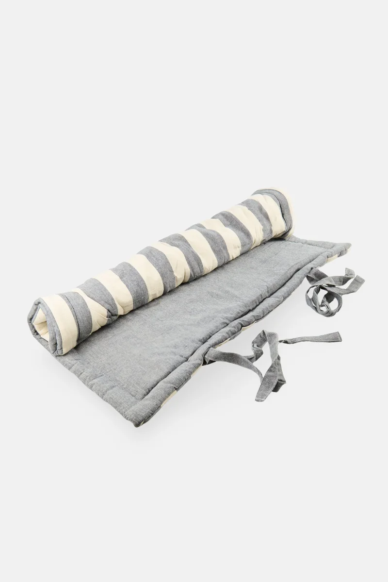 Muy Mucho Quilted Pet Blanket 100 x 80 x 2,5 cm, Grey/White