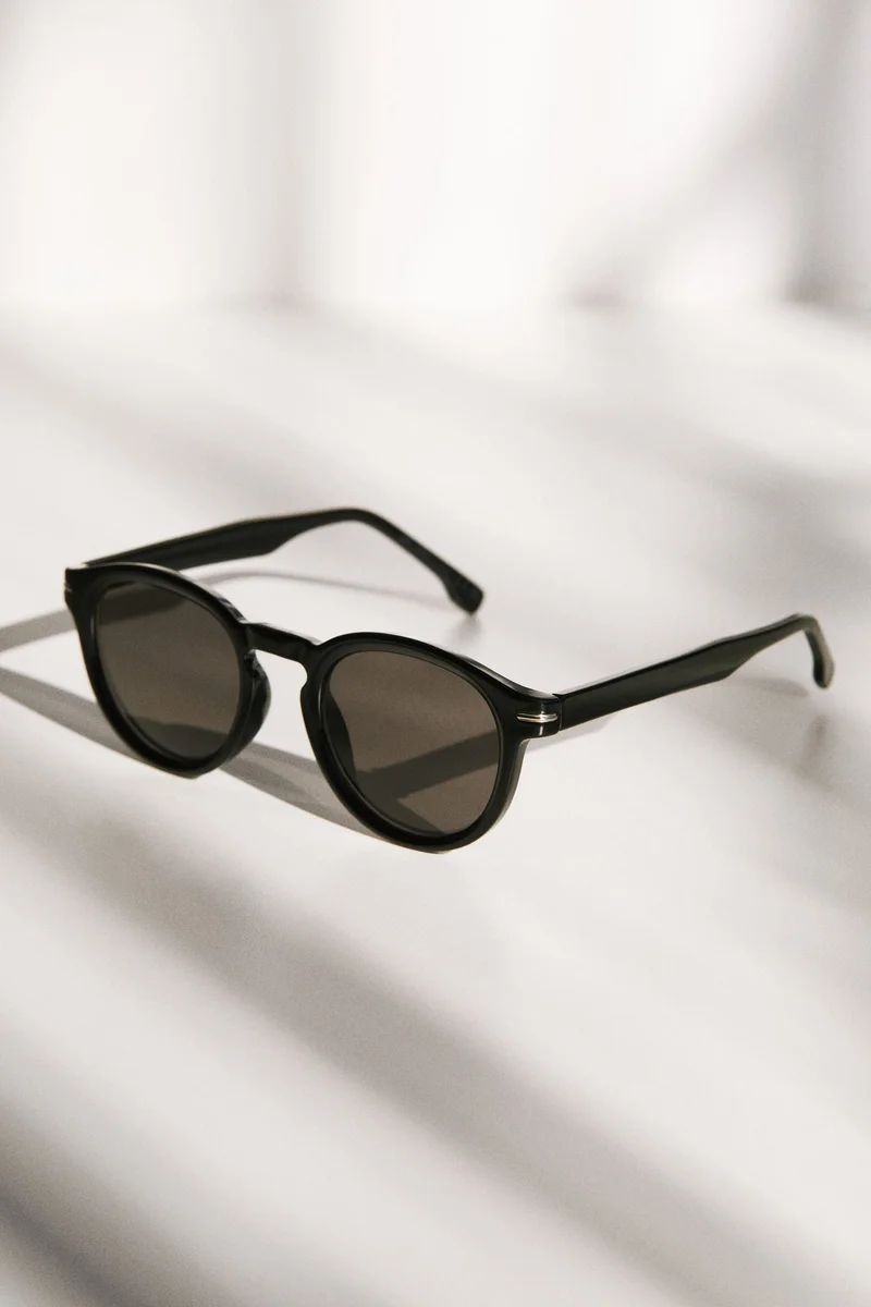 اتش اند ام نظارة شمسية