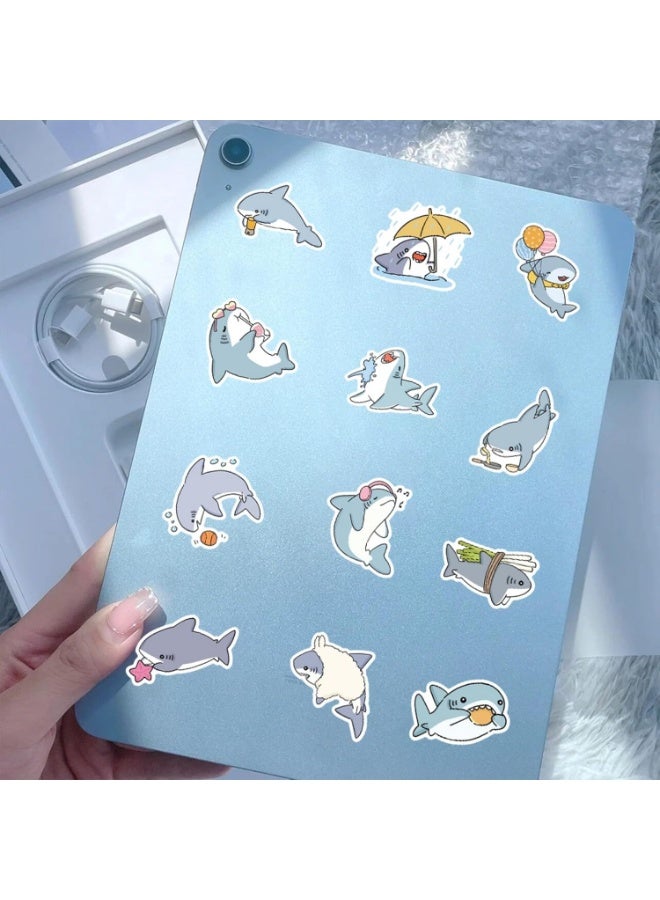مجموعة من 50 قطعة من ملصقات القرش المقاومة للماء، ملصقات جرافيتي لأجهزة الكمبيوتر المحمول والمجلات ودفاتر القصاصات وحقائب السفر وزجاجات المياه وألواح التزلج ودفاتر الملاحظات، ملصقات لطيفة للأطفال والكبار - Image 5
