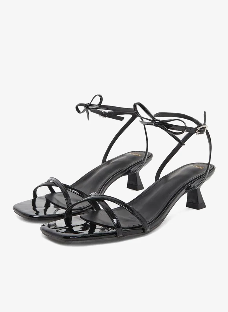 ستايلي صندل بكعب قطة بأربطة