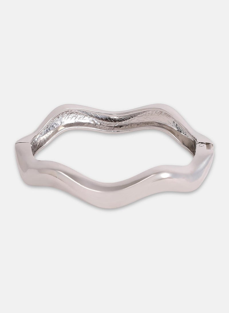 SOHI Women's The Ondra Bangle Bracelet - Image 4