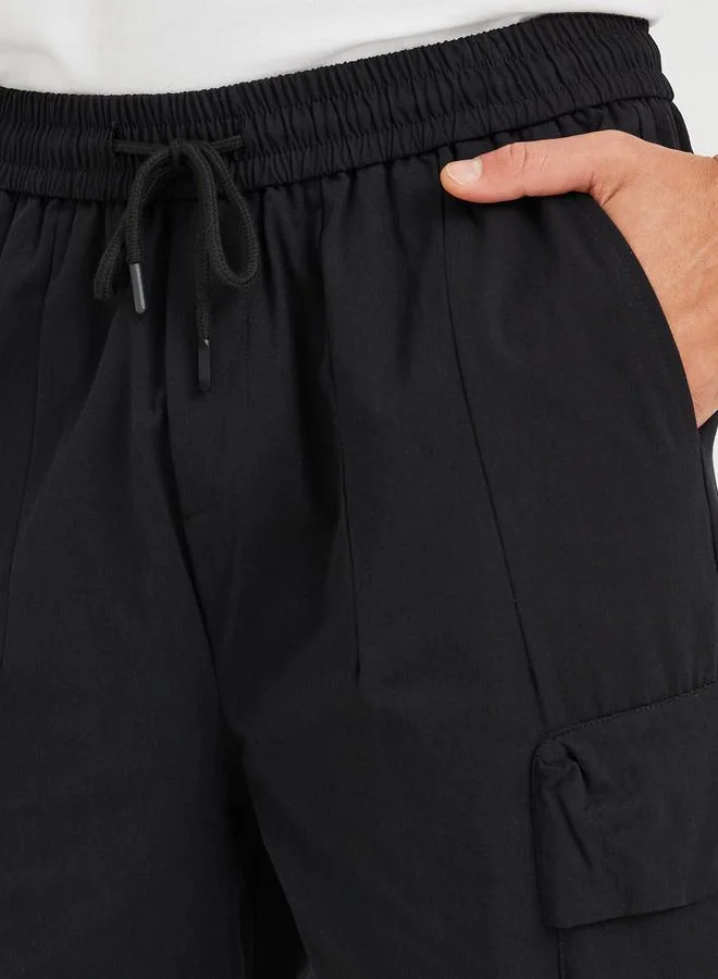 Styli Styli Men Black Solid Cotton Twill Utility Relaxed Joggers with Multi Pockets