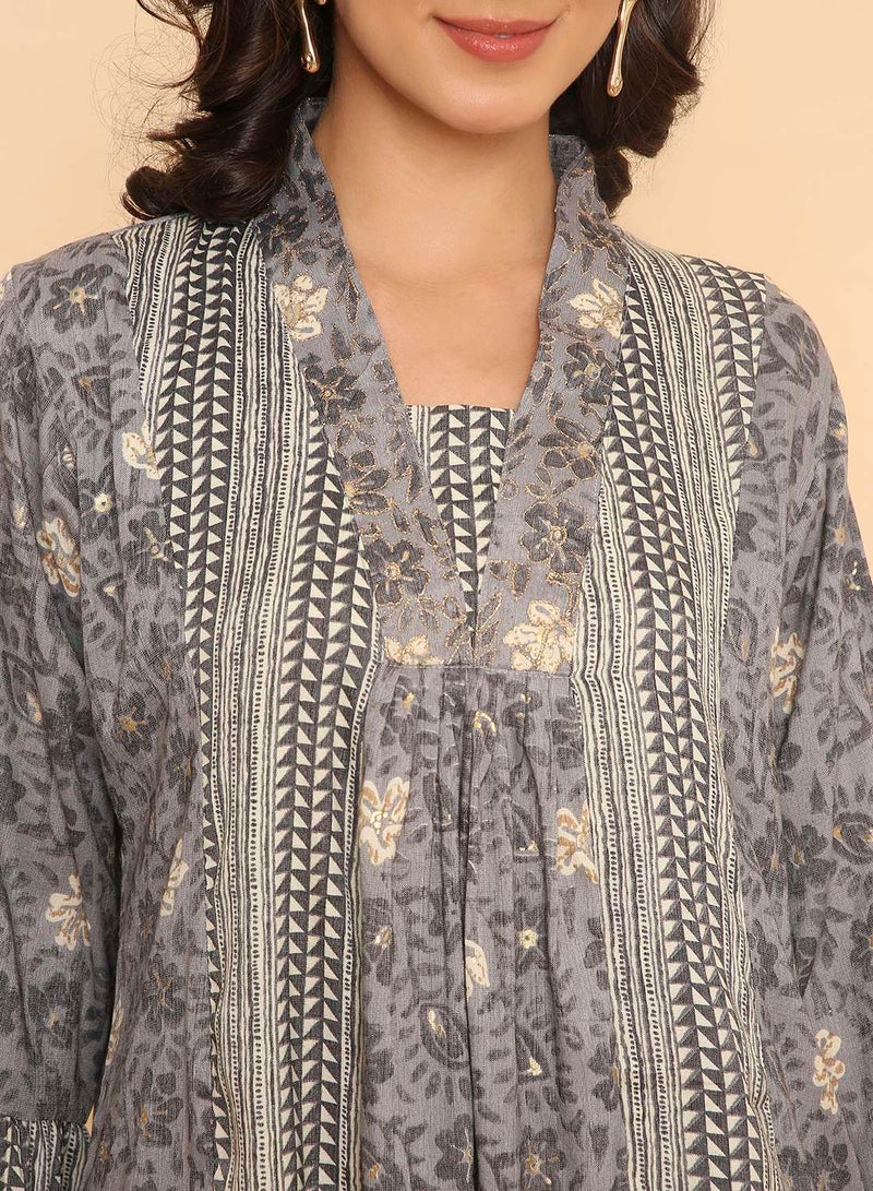 HANA & SARA Muted Grey Arabic Jalabiya with Detailed Geometric & Floral Print - Image 3