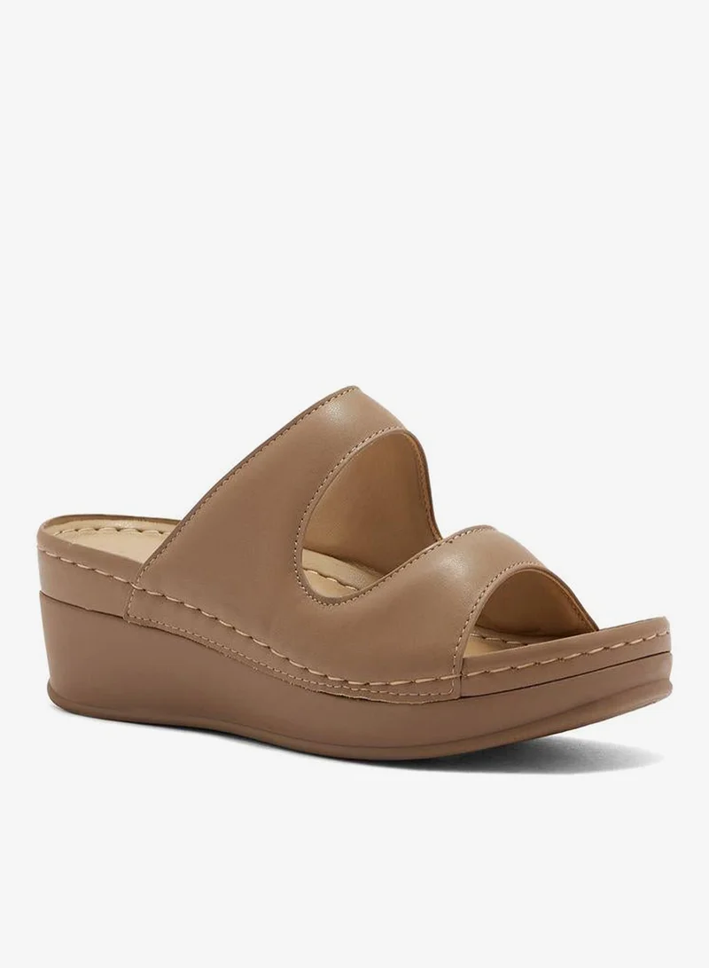 فينتشي صندل بكعب منخفض وأشرطة متعددة