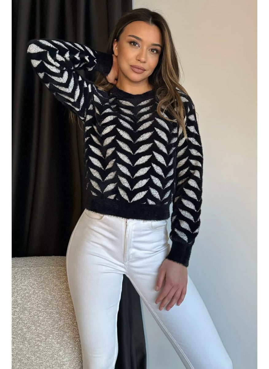 Gülseli Gulseli Crew Neck Patterned Soft Yarn Croptop Women's Knitwear Sweater  - Image 1