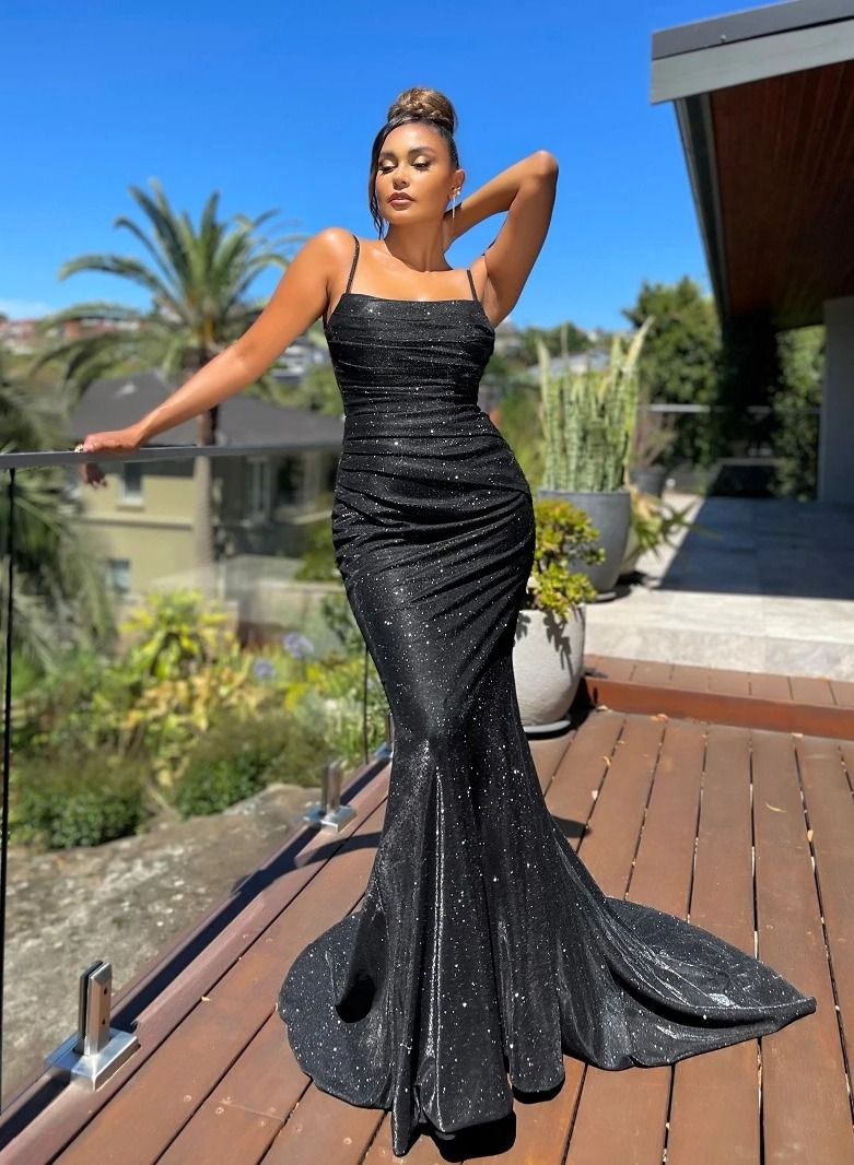 Loquat Slender dress with halter Black 