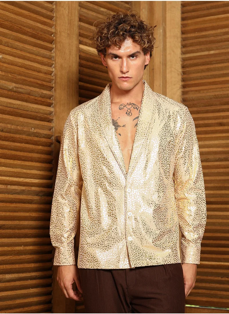 كامبوس سوترا Campus Sutra Men's Ecru Beige Metallic Shawl Collar Oversized Shirt For Casual Wear | Shawl Collar | Long Cuffed Sleeves | Button Closure | Oversized Shirt Crafted With Comfort Fit For Everyday Wear