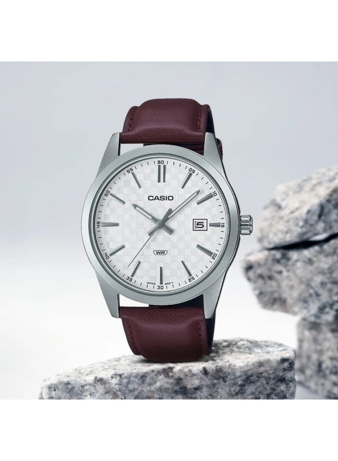 كاسيو ساعة كاسيو رجالية بسوار جلدي MTP-VD03L-5AUDF – ميناء أبيض مع سوار جلدي بني بتصميم نحيف وعرض للتاريخ ومقاومة للماء - Image 5