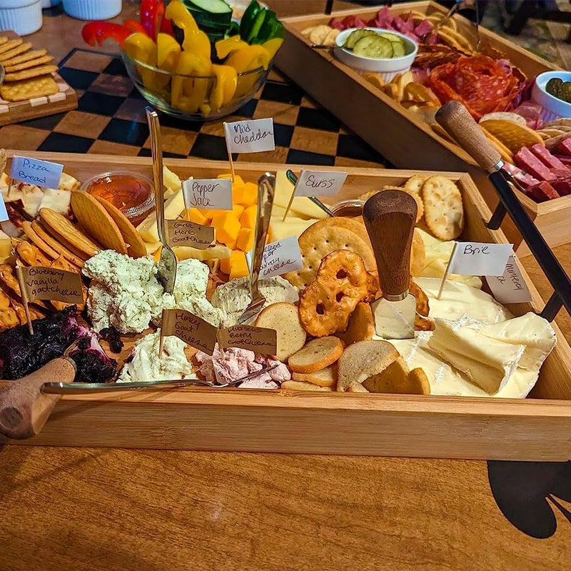 Linwnil مجموعة ملحقات لوح اللحوم - سكاكين ستانلس ستيل مع مقابض خشبية، ملاقط تقديم صغيرة، ملاعق وشوك للحفلات، الزفاف والعطلات (6 سكاكين + 15 أداة) - Image 5