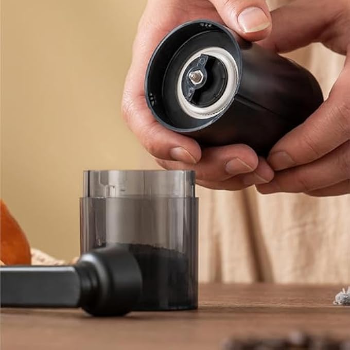 eWINNER مطحنة قهوة يدوية مخروطية من السيراميك، قابلة للتعديل من الخشن إلى الناعم، مطحنة يدوية محمولة بمقبض يدوي للإسبريسو والتخييم والسفر، حاوية مسحوق شفافة تعمل بصمت - Image 5