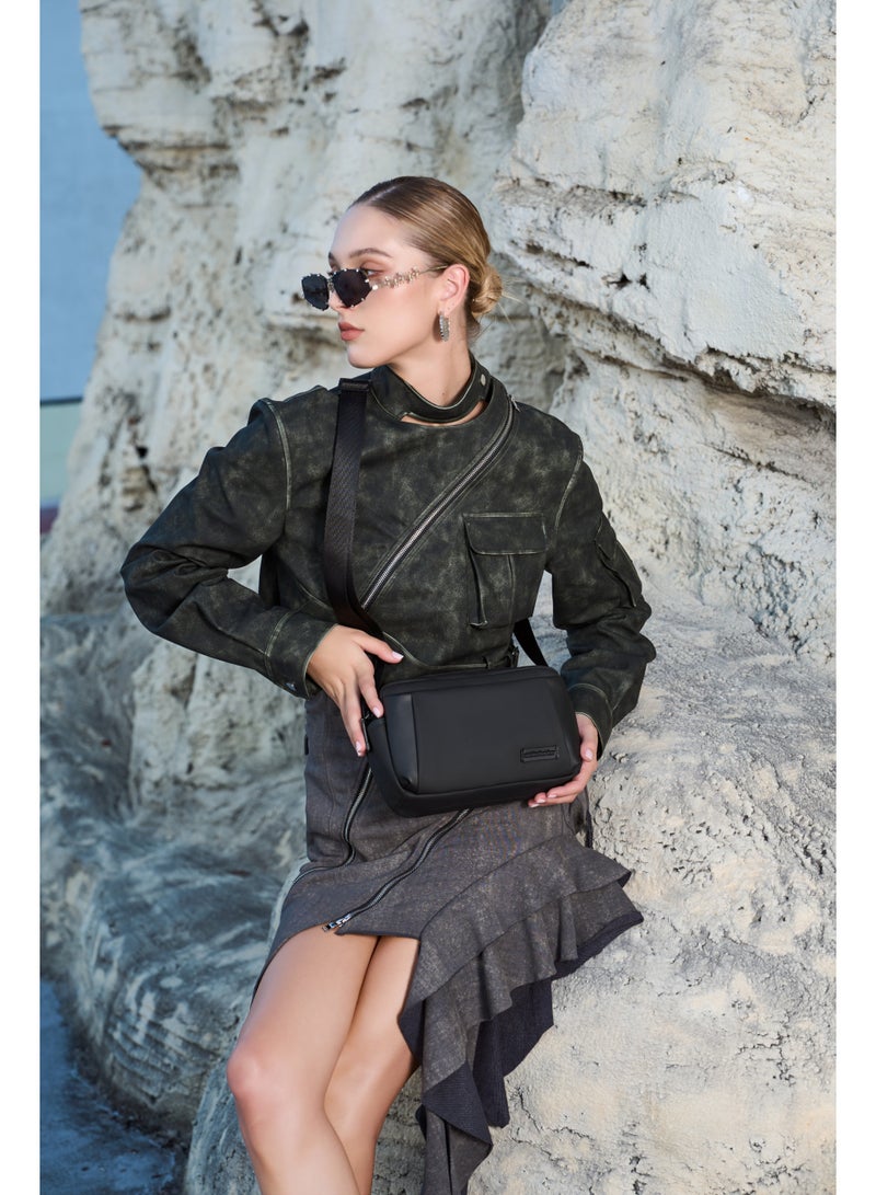 Arctic Hunter KB00943 Casual Water Resistant Crossbody Shoulder Bag for Men and Women, with Adjustable Strap, Suitable for Work and Everyday Wear. This compact and comfortable handbag features multiple storage pockets and a padded interior compartment for an 11-inch tablet or iPad. - Image 4